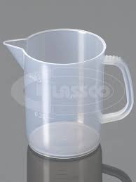 Plastična laboratorijska čaša sa drškom 2000 ml, poluprovidna, reljefna graduacija, Glassco